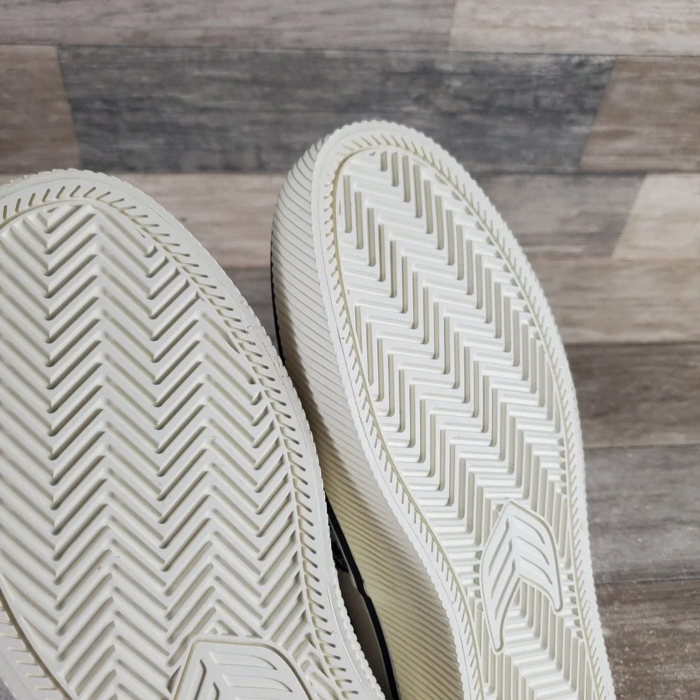 Cariuma NAIOCA X Hokusai Shoes Sz Mens 8 / Womens 9.5 White Wave Off Kanagawa